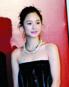 网红周韵,从网红到明星，她如何用实力征服观众